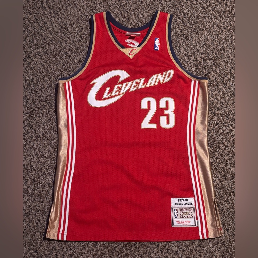 Mitchell & Ness Authentic LeBron James Rookie Jersey 2003.